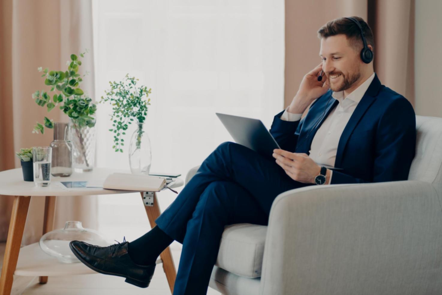 Consultoria financeira personalizada - equipa mireonatelo a trabalhar com cliente